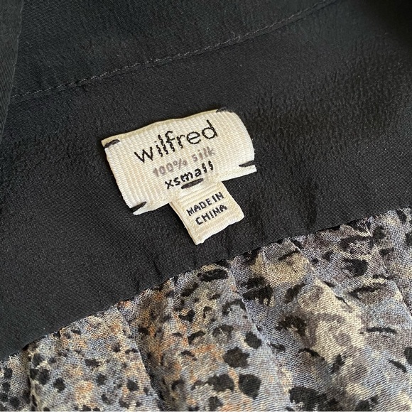 Aritzia Wilfred Black gray tan silk collar button up v- neck 1/2 sleeve top - Picture 8 of 9